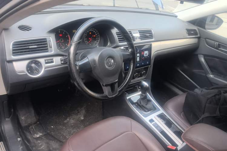 Used Volkswagen Passat 2014 1.8TSI DSG Prestige Navigation Edition Center Console