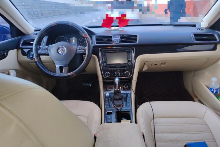Used Volkswagen Passat 2014 1.8TSI DSG Prestige Navigation Edition Center Console