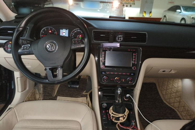 Used Volkswagen Passat 2014 1.8TSI DSG Prestige Edition Center Console