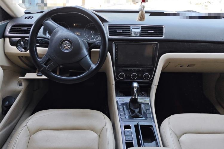 Used Volkswagen Passat 2014 1.8TSI Automatic Prestige Edition Center Console