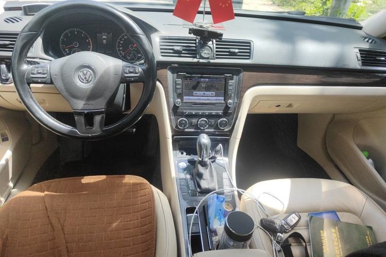 Used Volkswagen Passat 2014 1.8TSI DSG Prestige Edition Center Console