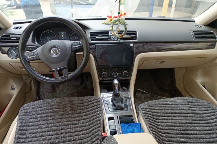 Used Volkswagen Passat 2014 1.8TSI DSG Prestige Navigation Edition Center Console