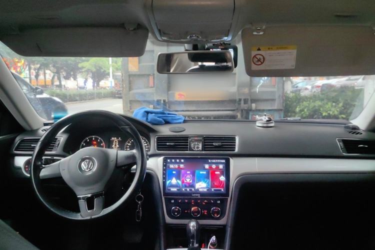 Used Volkswagen Passat 2014 1.8TSI DSG 30th Anniversary Edition Center Console