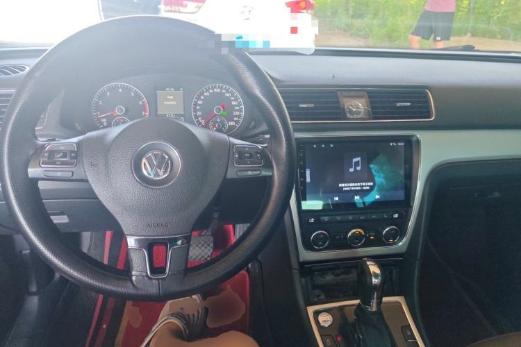 Used Volkswagen Passat 2014 1.8TSI DSG Prestige Navigation Edition Center Console