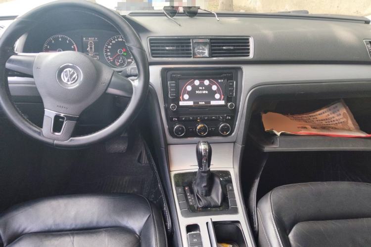 Used Volkswagen Passat 2014 1.8TSI DSG 30th Anniversary Edition Center Console