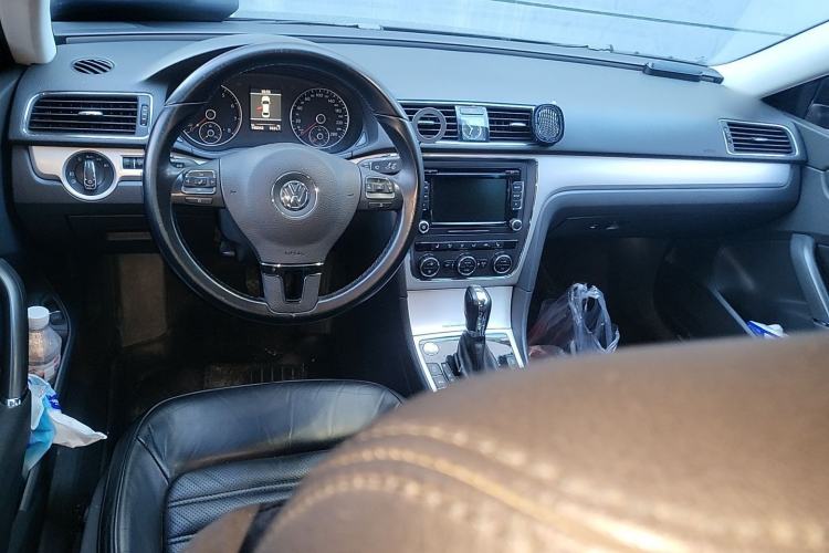 Used Volkswagen Passat 2014 2.0 TSI DSG Prestige Edition Center Console