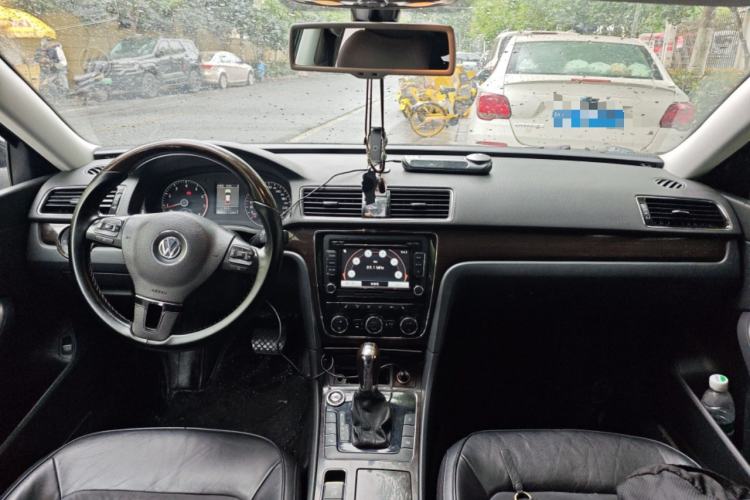 Used Volkswagen Passat 2014 1.8TSI DSG Prestige Navigation Edition Center Console