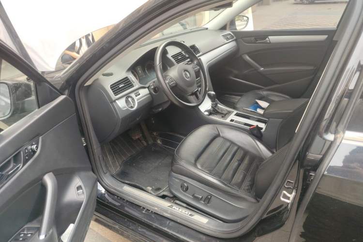 Used Volkswagen Passat 2014 1.8TSI DSG Prestige Navigation Edition Driver Seat