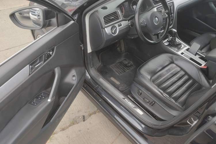 Used Volkswagen Passat 2014 1.8TSI DSG Prestige Navigation Edition Driver Seat