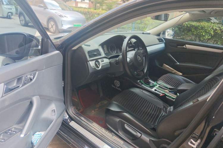 Used Volkswagen Passat 2014 1.8TSI DSG Prestige Navigation Edition Driver Seat