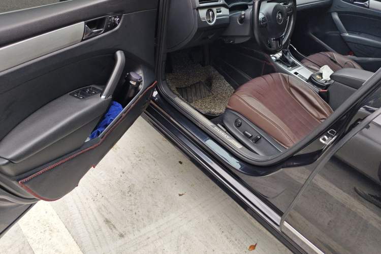 Used Volkswagen Passat 2014 1.8TSI DSG Prestige Edition Driver Seat