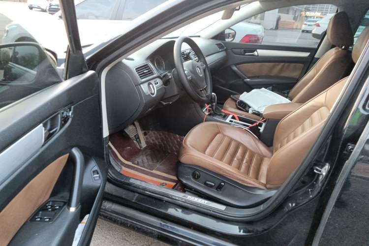 Used Volkswagen Passat 2014 1.8TSI DSG Prestige Navigation Edition Driver Seat