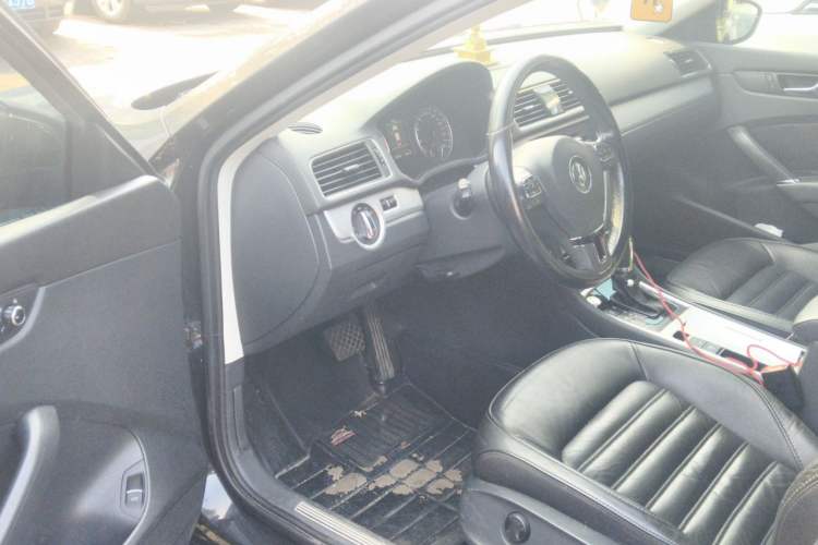 Used Volkswagen Passat 2014 1.8TSI DSG Prestige Navigation Edition Driver Seat