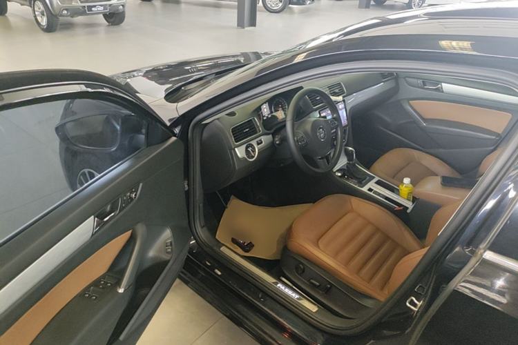 Used Volkswagen Passat 2014 1.8TSI DSG Prestige Edition Driver Seat