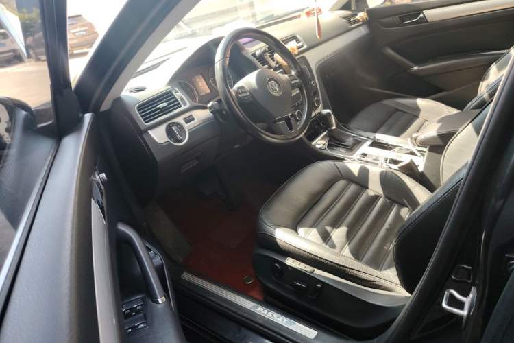 Used Volkswagen Passat 2014 1.8TSI DSG Ultimate Edition Driver Seat