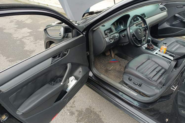 Used Volkswagen Passat 2014 2.0 TSI DSG Prestige Navigation Edition Driver Seat