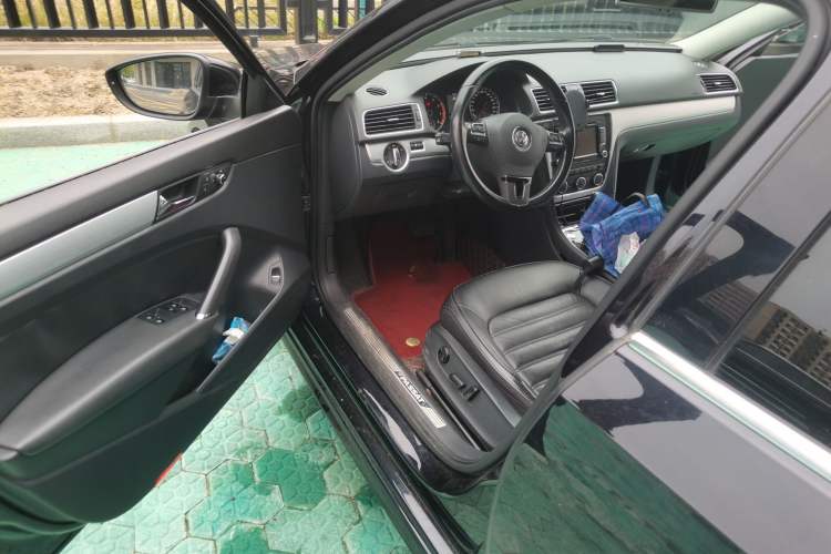 Used Volkswagen Passat 2014 1.8TSI DSG Prestige Edition Driver Seat