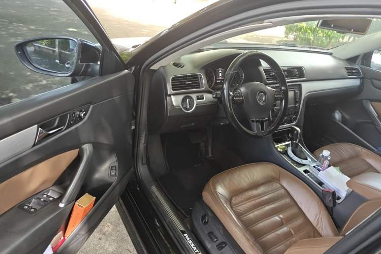 Used Volkswagen Passat 2014 1.8TSI DSG Prestige Navigation Edition Driver Seat