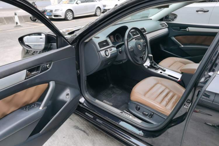 Used Volkswagen Passat 2014 1.8TSI DSG Prestige Navigation Edition Driver Seat