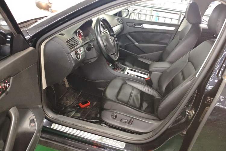 Used Volkswagen Passat 2014 1.8TSI DSG Prestige Navigation Edition Driver Seat