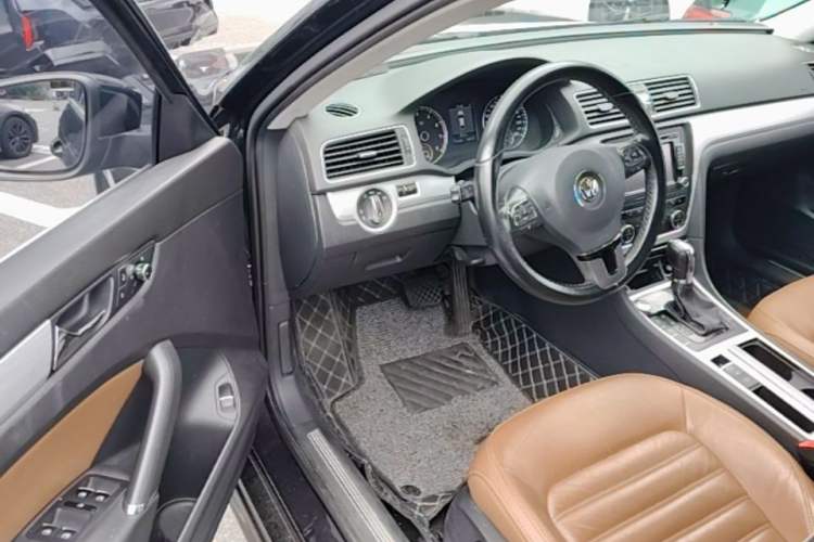 Used Volkswagen Passat 2014 1.8TSI DSG Prestige Edition Driver Seat