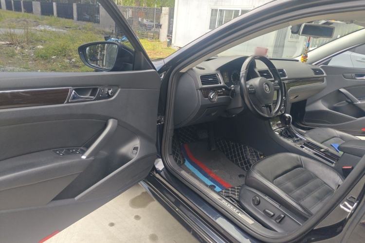 Used Volkswagen Passat 2014 2.0 TSI DSG Ultimate Edition Driver Seat