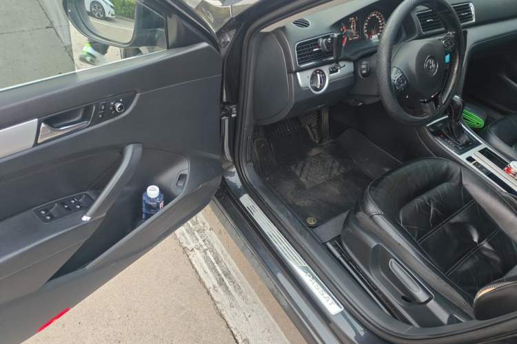 Used Volkswagen Passat 2014 1.8TSI DSG Prestige Edition Driver Seat