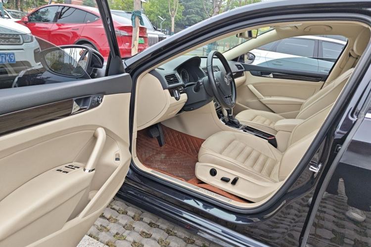 Used Volkswagen Passat 2014 1.8TSI DSG Prestige Edition Driver Seat