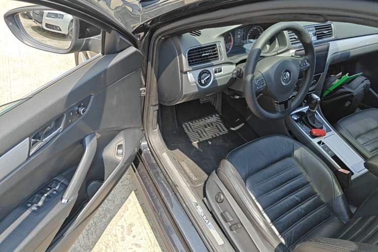 Used Volkswagen Passat 2014 2.0 TSI DSG Prestige Edition Driver Seat