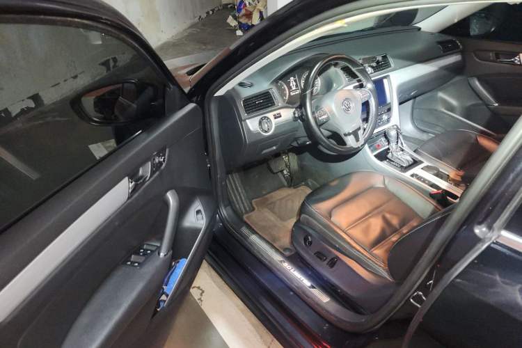 Used Volkswagen Passat 2014 1.8TSI DSG 30th Anniversary Edition Driver Seat