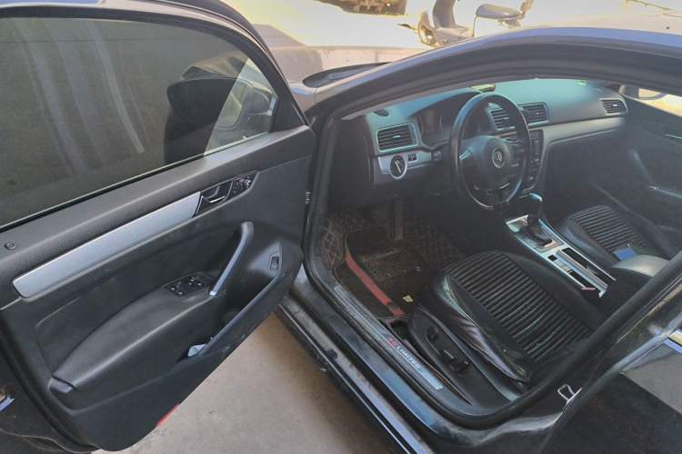 Used Volkswagen Passat 2014 1.8TSI DSG 30th Anniversary Edition Driver Seat