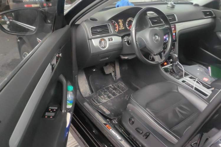 Used Volkswagen Passat 2014 1.8TSI DSG 30th Anniversary Edition Driver Seat
