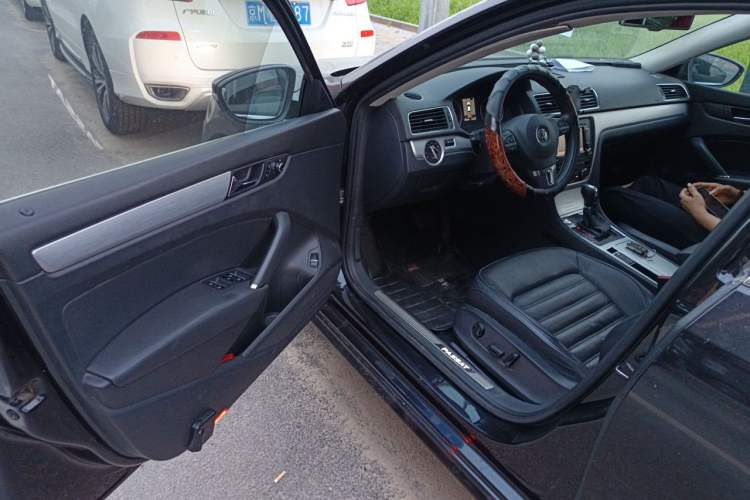 Used Volkswagen Passat 2014 1.8TSI DSG Prestige Navigation Edition Driver Seat