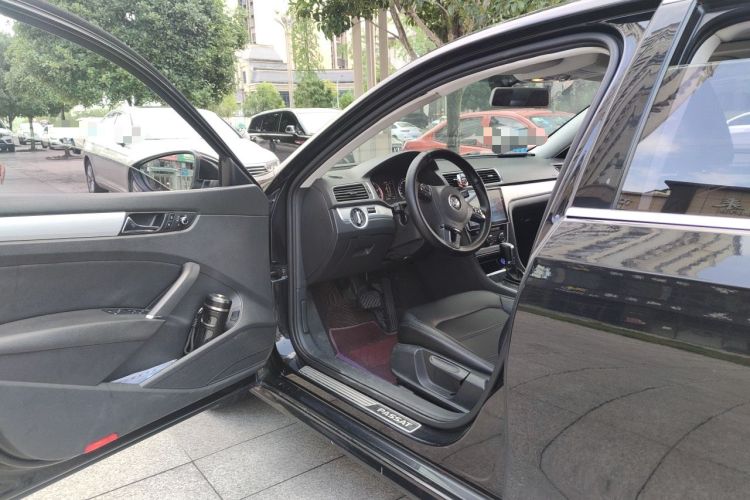 Used Volkswagen Passat 2014 1.8TSI DSG Prestige Edition Driver Seat