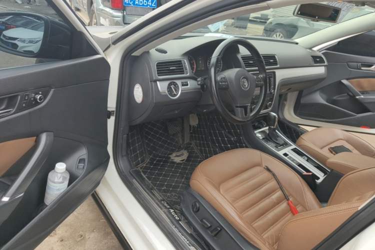 Used Volkswagen Passat 2014 1.8TSI DSG Prestige Edition Driver Seat