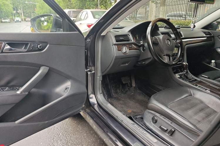 Used Volkswagen Passat 2014 1.8TSI DSG Prestige Navigation Edition Driver Seat