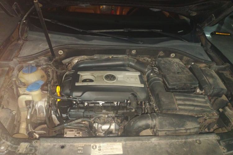 Used Volkswagen Passat 2014 1.8TSI DSG Prestige Edition Engine Bay