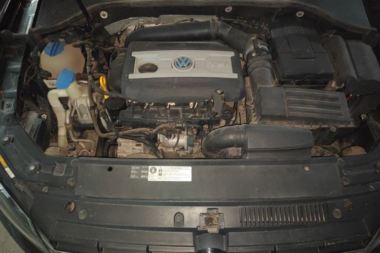Used Volkswagen Passat 2014 1.8TSI DSG Prestige Navigation Edition Engine Bay