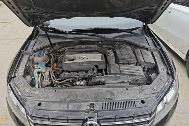 Used Volkswagen Passat 2014 1.8TSI DSG Prestige Edition Engine Bay