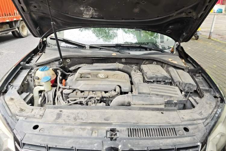 Used Volkswagen Passat 2014 1.8TSI DSG Prestige Edition Engine Bay