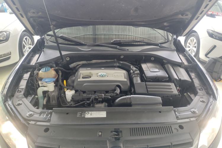 Used Volkswagen Passat 2014 1.8TSI DSG Prestige Navigation Edition Engine Bay