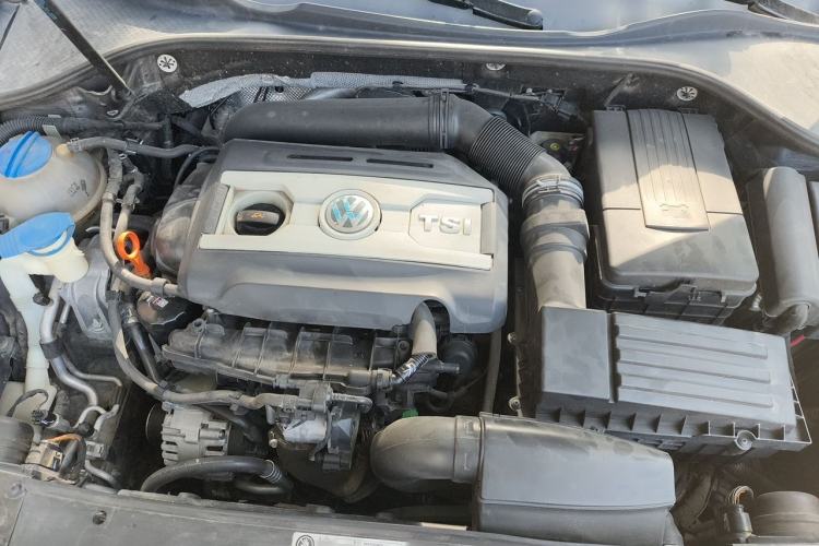 Used Volkswagen Passat 2014 2.0 TSI DSG Prestige Navigation Edition Engine Bay