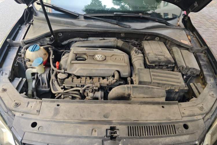 Used Volkswagen Passat 2014 1.8TSI DSG Prestige Edition Engine Bay
