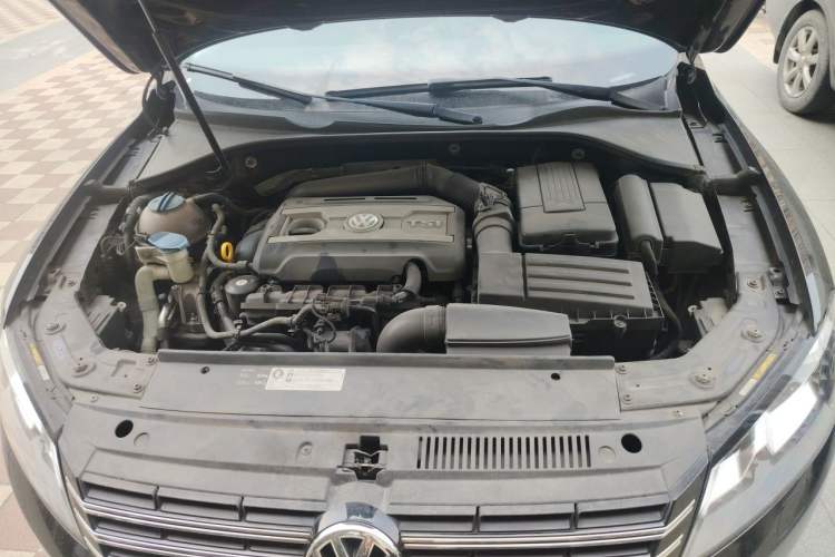 Used Volkswagen Passat 2014 1.8TSI DSG Prestige Navigation Edition Engine Bay