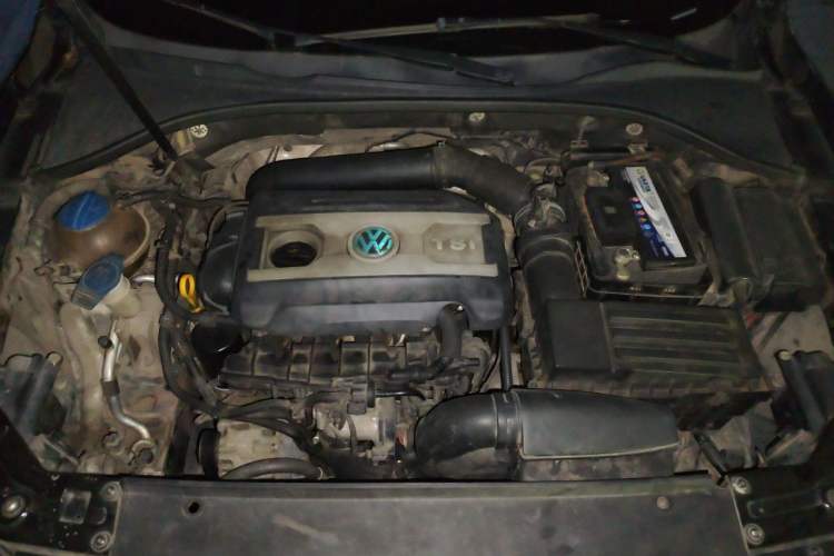 Used Volkswagen Passat 2014 1.8TSI DSG Prestige Navigation Edition Engine Bay