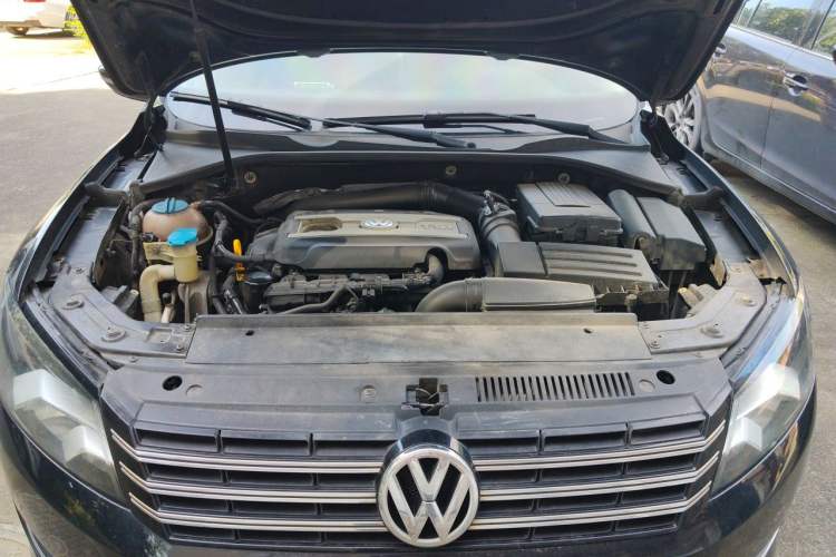 Used Volkswagen Passat 2014 1.8TSI DSG Prestige Edition Engine Bay