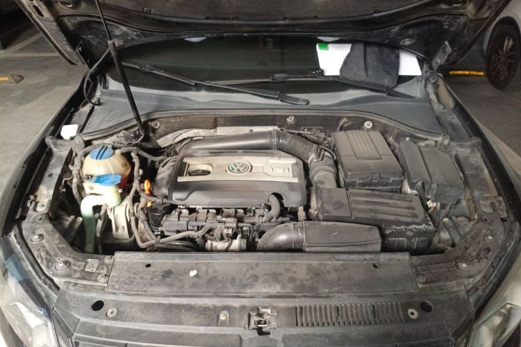 Used Volkswagen Passat 2014 1.8TSI DSG Prestige Edition Engine Bay