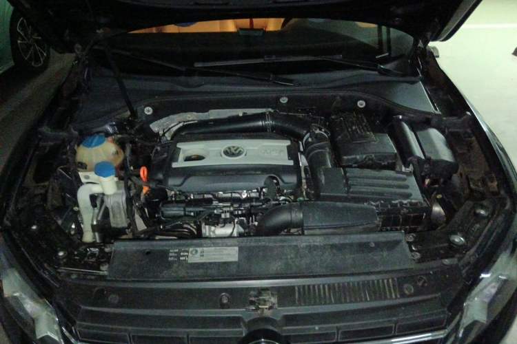 Used Volkswagen Passat 2014 1.8TSI DSG Prestige Edition Engine Bay