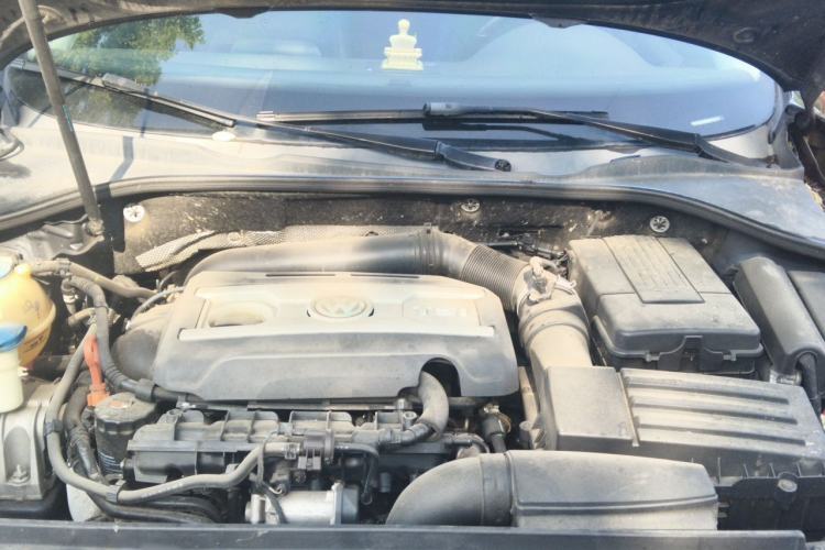 Used Volkswagen Passat 2014 1.8TSI DSG Prestige Navigation Edition Engine Bay