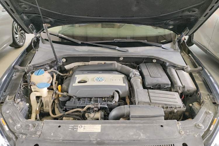 Used Volkswagen Passat 2014 1.8TSI DSG Prestige Edition Engine Bay